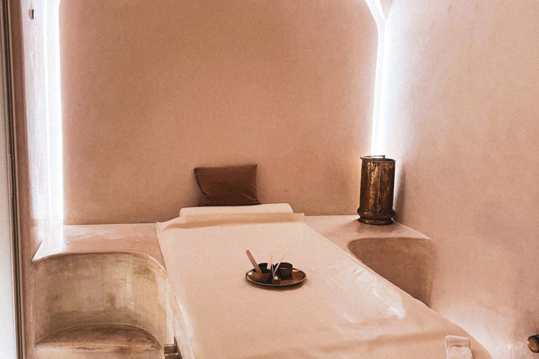 Salle de massage luxueuse au design épuré